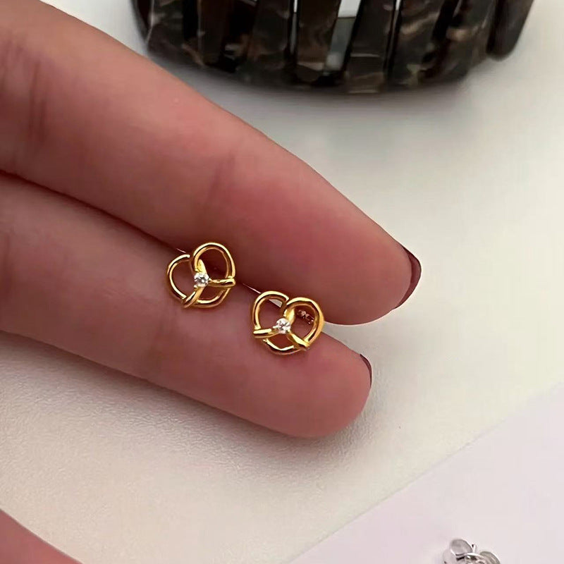 Gold Plated Mini Heart Stud Earrings Ins Popular Niche Jewelry For Women Daily Wear