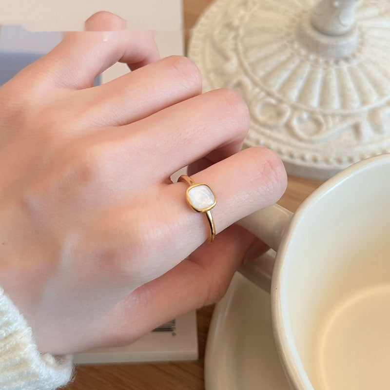 French-style Vintage Natural White Mother-of-Pearl Ring For Women