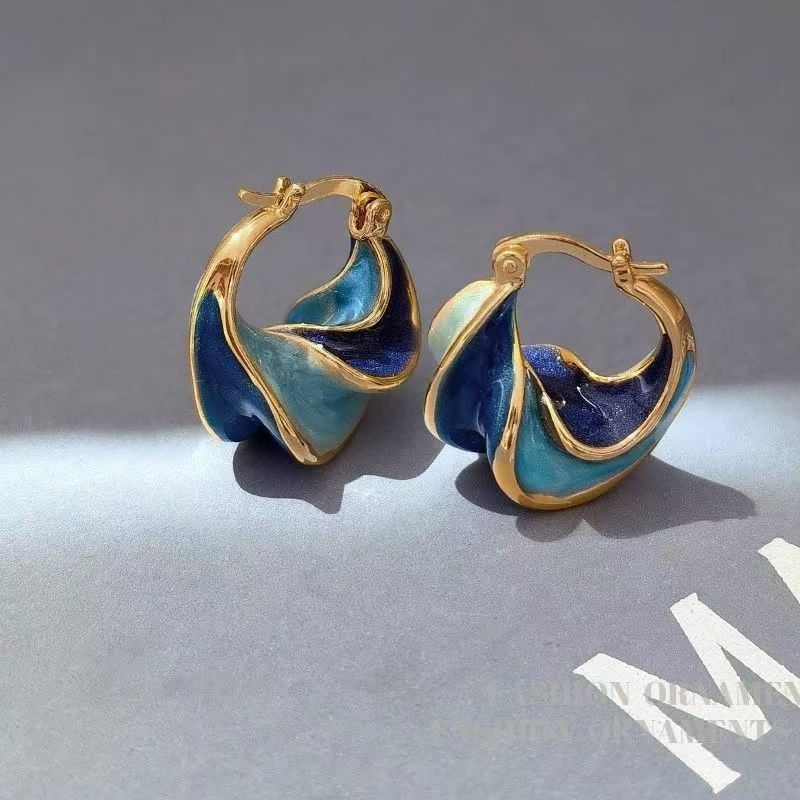 French Vintage Earrings With Spiral Texture. Exquisite Enamel & Oil Drip Craft, High-end Vibe, Niche Style And Versatile For Daily Wear.