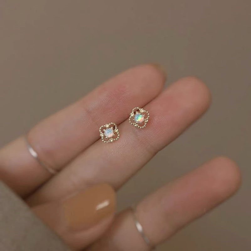 Gold Plated Tiny Heart Stud Earrings For Women, Ins Stylish Niche Minimal Earrings, Wearable All Day Daily Jewelry