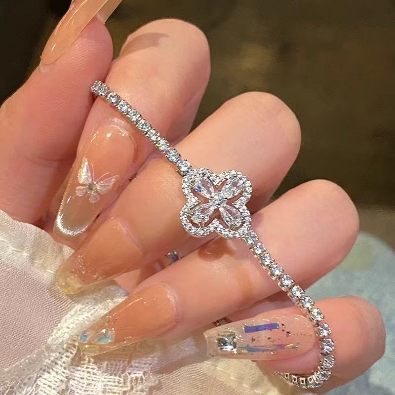 Wind Super Sparkling Full-Crystal Four-Leaf Clover Bracelet For Women