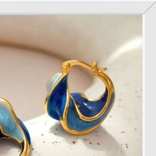 French Vintage Earrings With Spiral Texture. Exquisite Enamel & Oil Drip Craft, High-end Vibe, Niche Style And Versatile For Daily Wear.