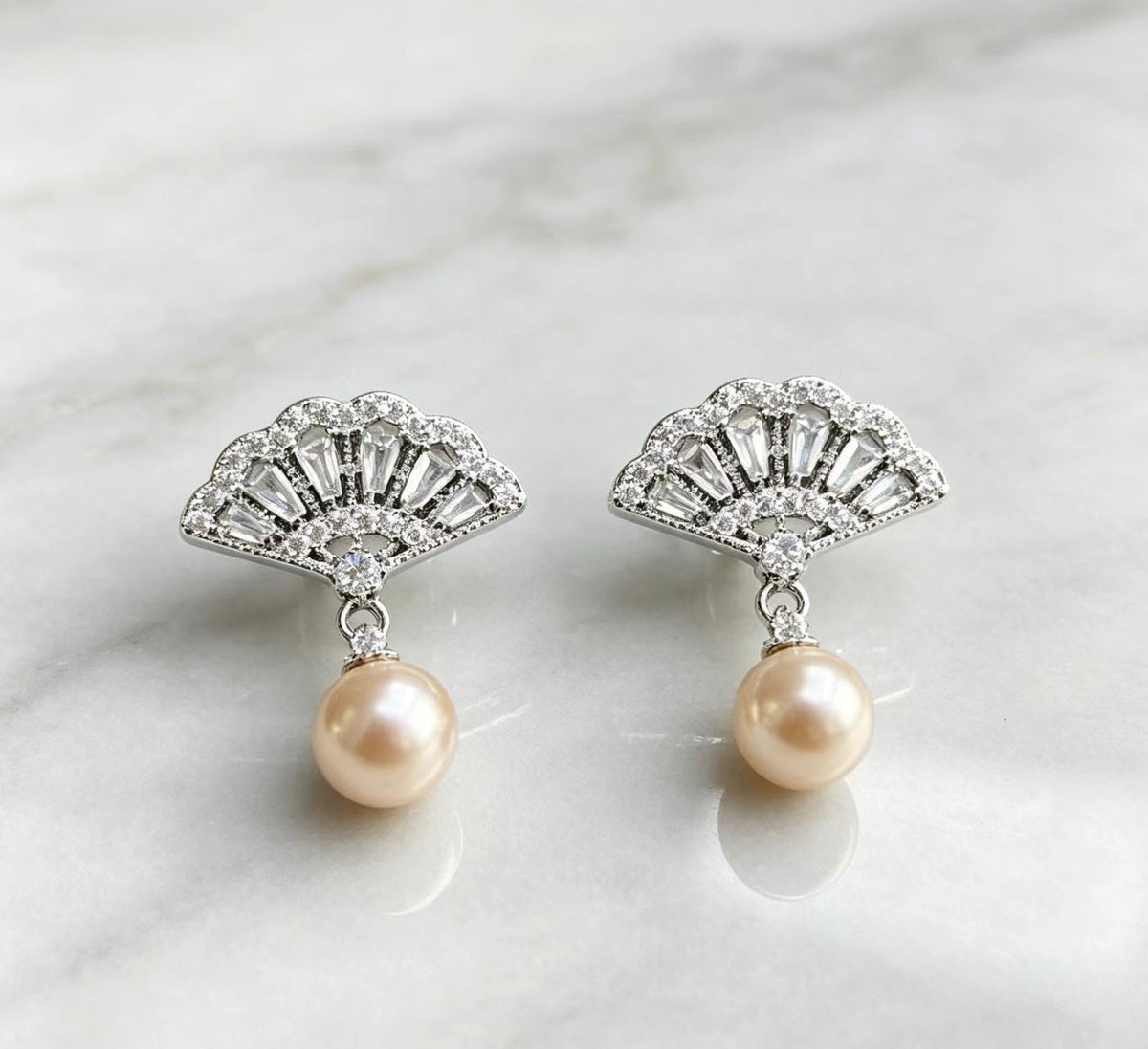 French-style Vintage Pearl-encrusted Fan-shaped Silver Stud Earrings With Zircon Embellishments