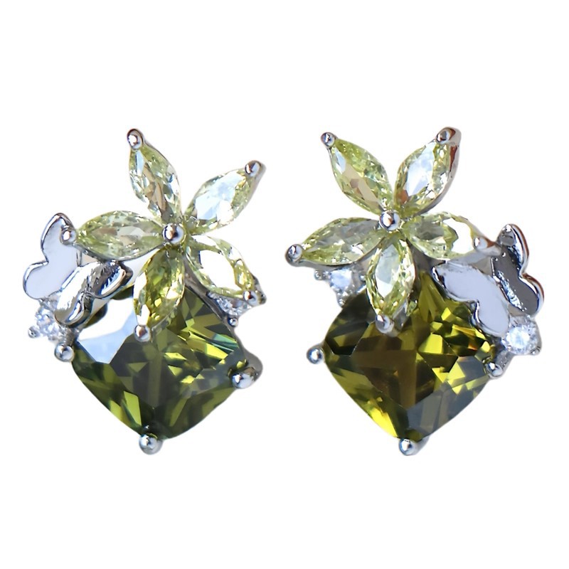 French-style Retro Elegant Exquisite Olive Green Zircon Stud Earrings