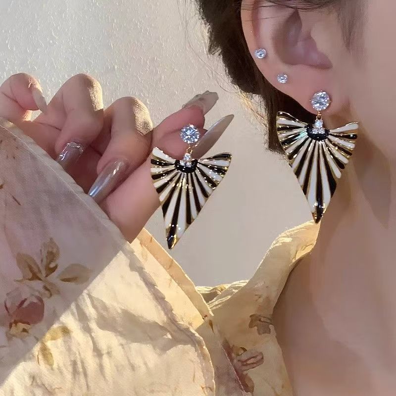 European Style Contrast Color Earrings, Luxurious Goddess Look, Niche Retro High-end Accessories