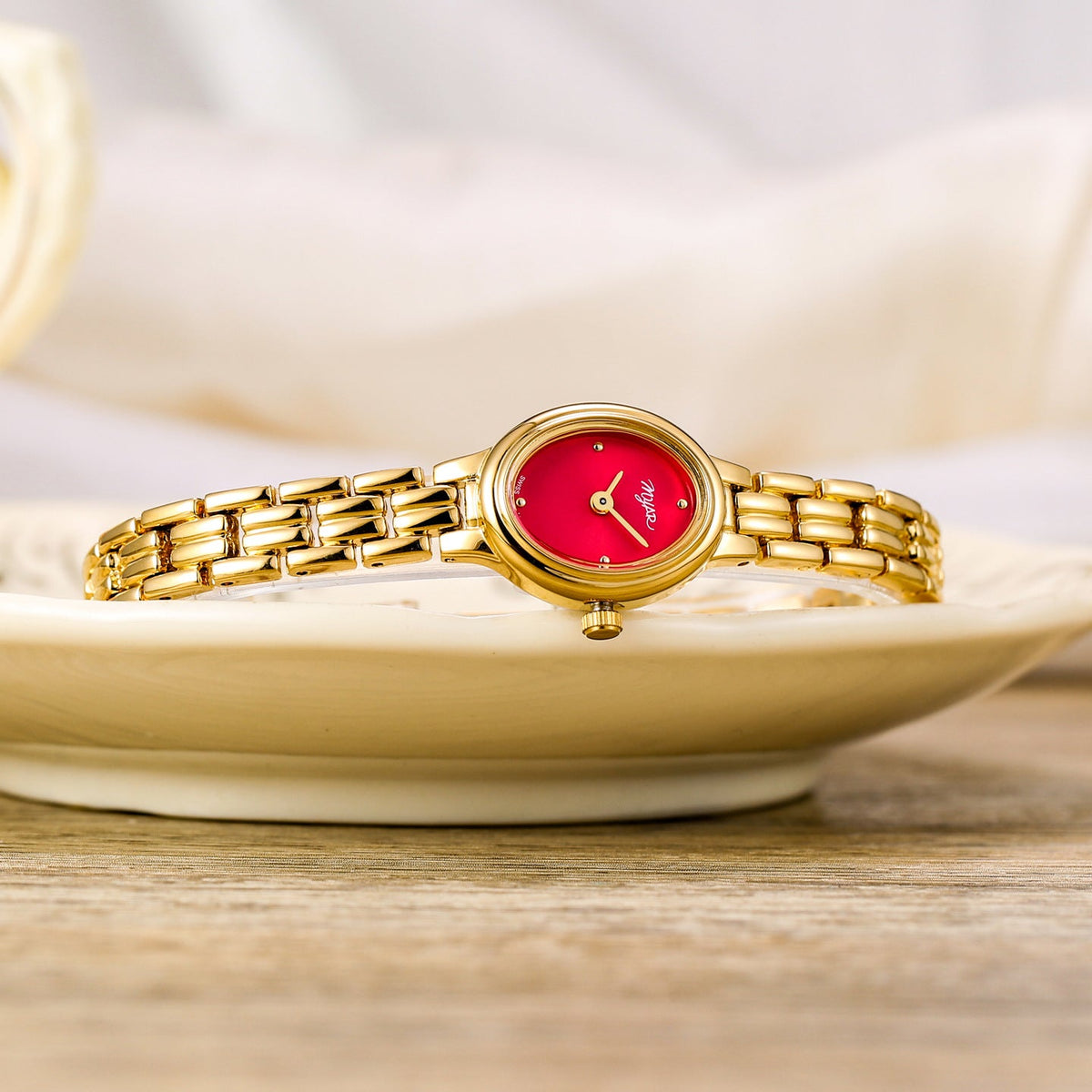 Exquisite Oval Mini Women's Vintage Waterproof Quartz Watch