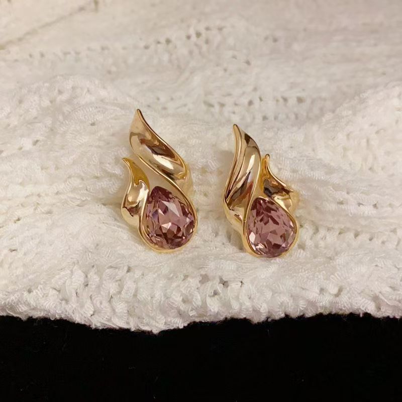 2026 Metal Teardrop Stud Earrings, European Retro Light Luxury Jewelry