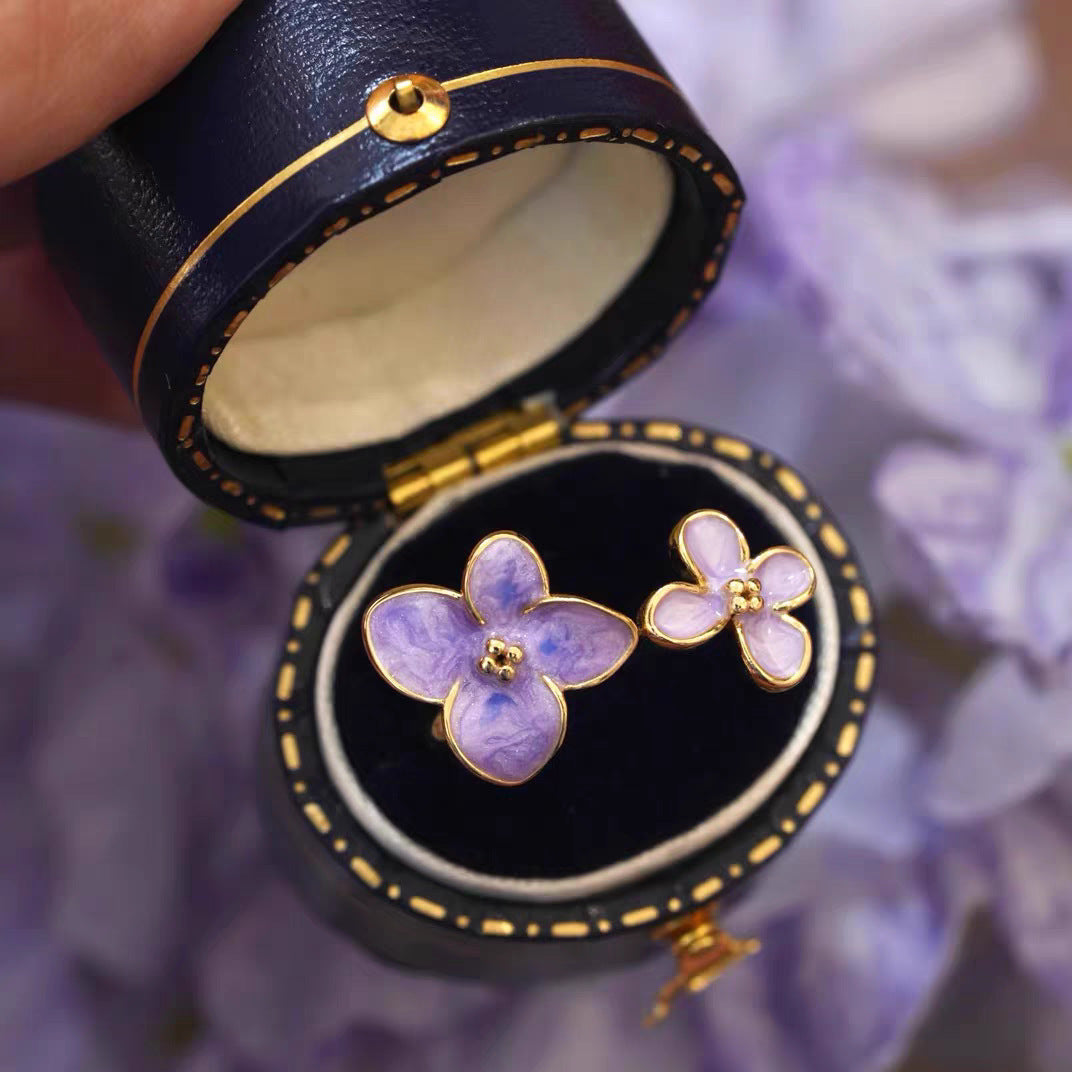 Vintage Purple Floral Design  Retro Enamel Clover Flower With Sparkling Zircon Accents, Exuding Elegant French Charm.