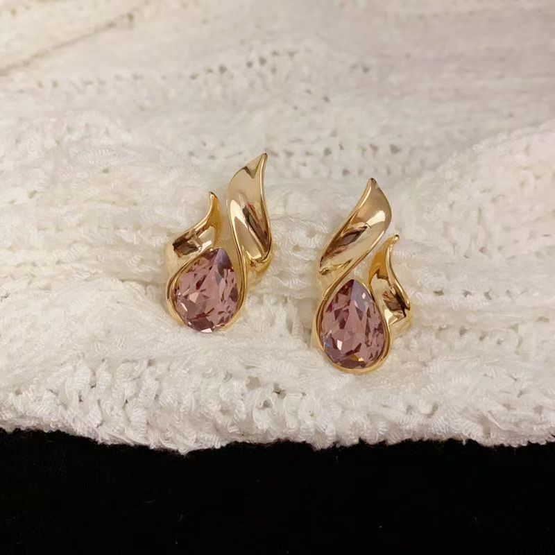 2026 Metal Teardrop Stud Earrings, European Retro Light Luxury Jewelry