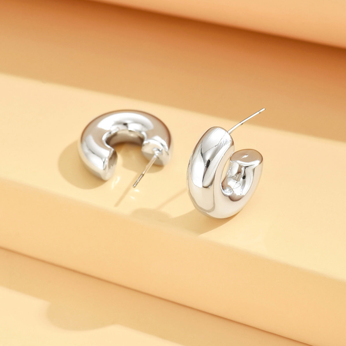 Ins Viral Luxury Earrings, High-End Beach Vacation Style, Geometric Bold Studs & Hoops For Women