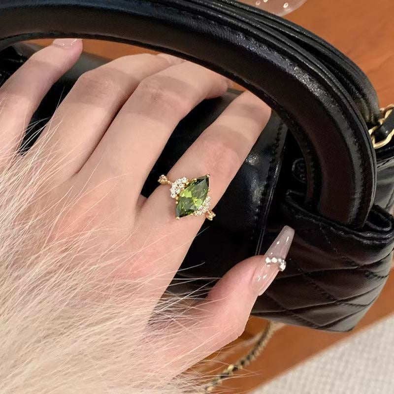 French Retro Olive Green Zircon Ring For Women, Elegant Light Luxury, Niche Exquisite High-End Open Ring