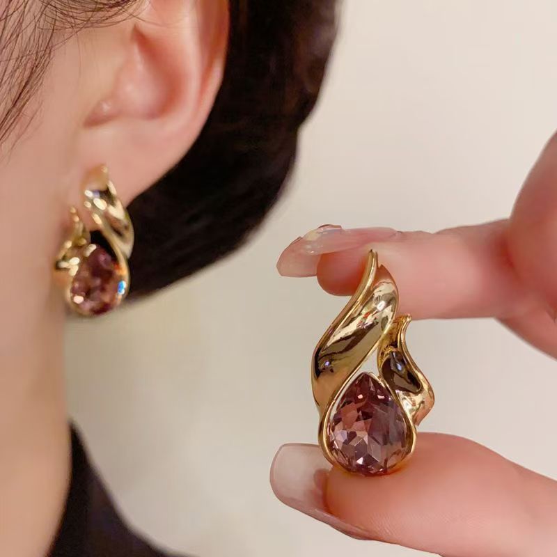 2026 Metal Teardrop Stud Earrings, European Retro Light Luxury Jewelry