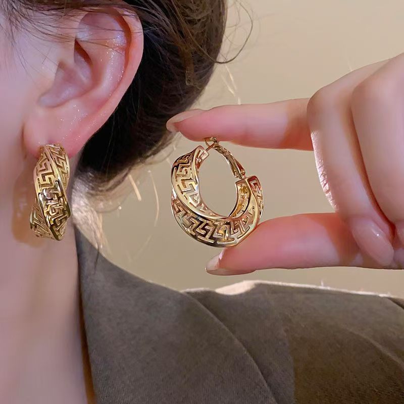 Silver Needle Twisted Hollow Hoop Earrings, European American Style, Unique Niche High-end Ear Jewelry For Women