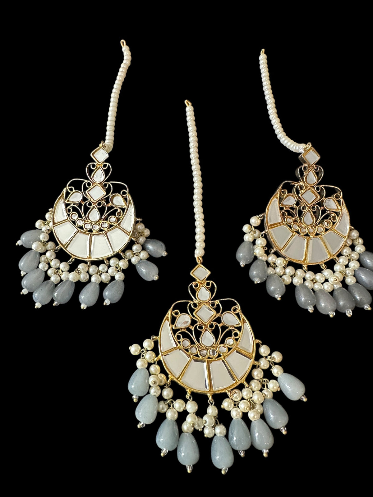 DJET76 Earrings tika in grey beads ( SHIPS IN 4 WEEKS  )