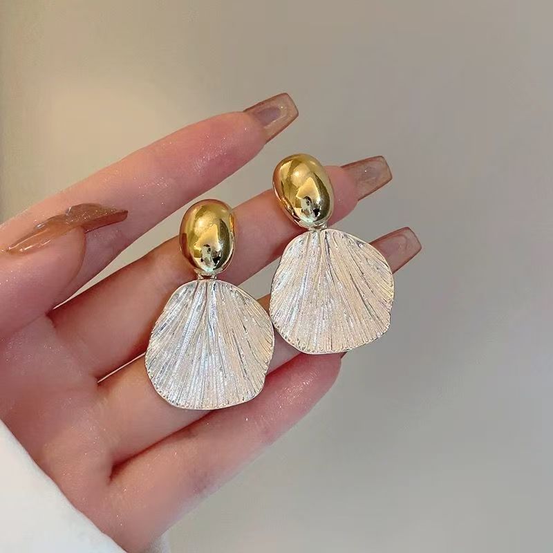 Irregular Shell Texture Metal Earrings, Luxury Exaggerated Niche Studs, New 2026 Elegant Jewelry