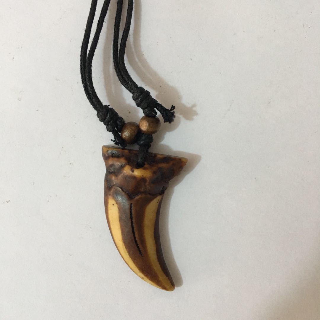 Vintage Resin Tooth Tourist Area Souvenir Small Pendants