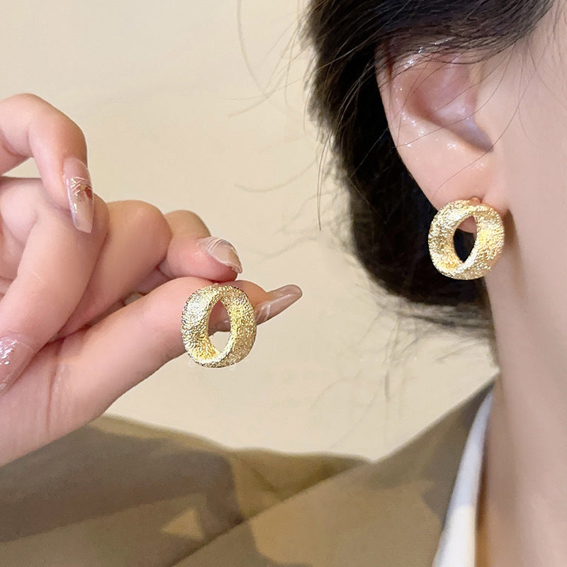 Niche Stylish Gold Plated Heart Studs Ins Hot Sale Everyday Wear Women Ear Jewelry