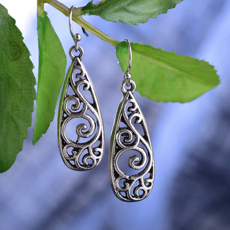 Retro Metal Carved Court-Style Earrings For Women