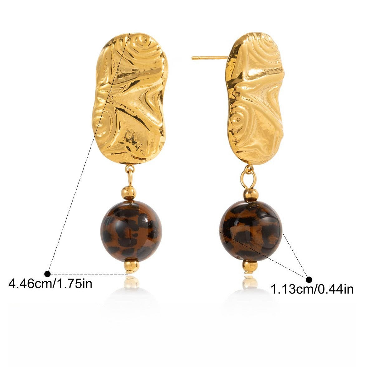 Light luxury and sophisticated titanium steel earrings for autumn and winter.