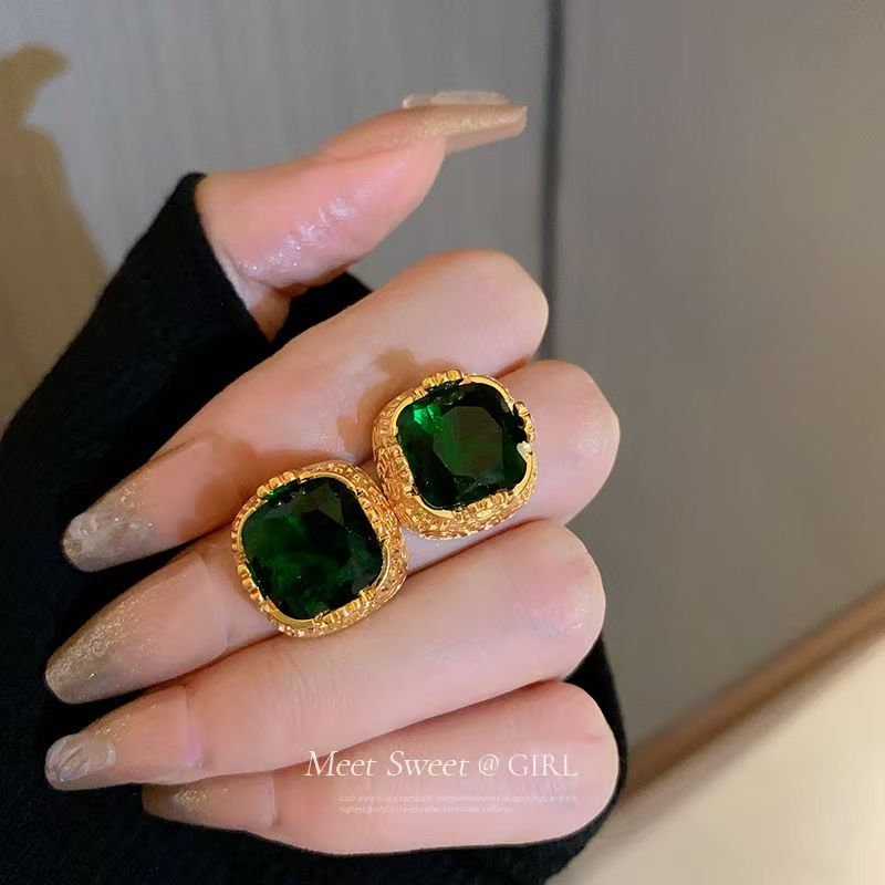 Silver Post Emerald Stud Earrings, Light Luxury Niche Unique Design, 2026 Hot Elegant Ear Jewelry