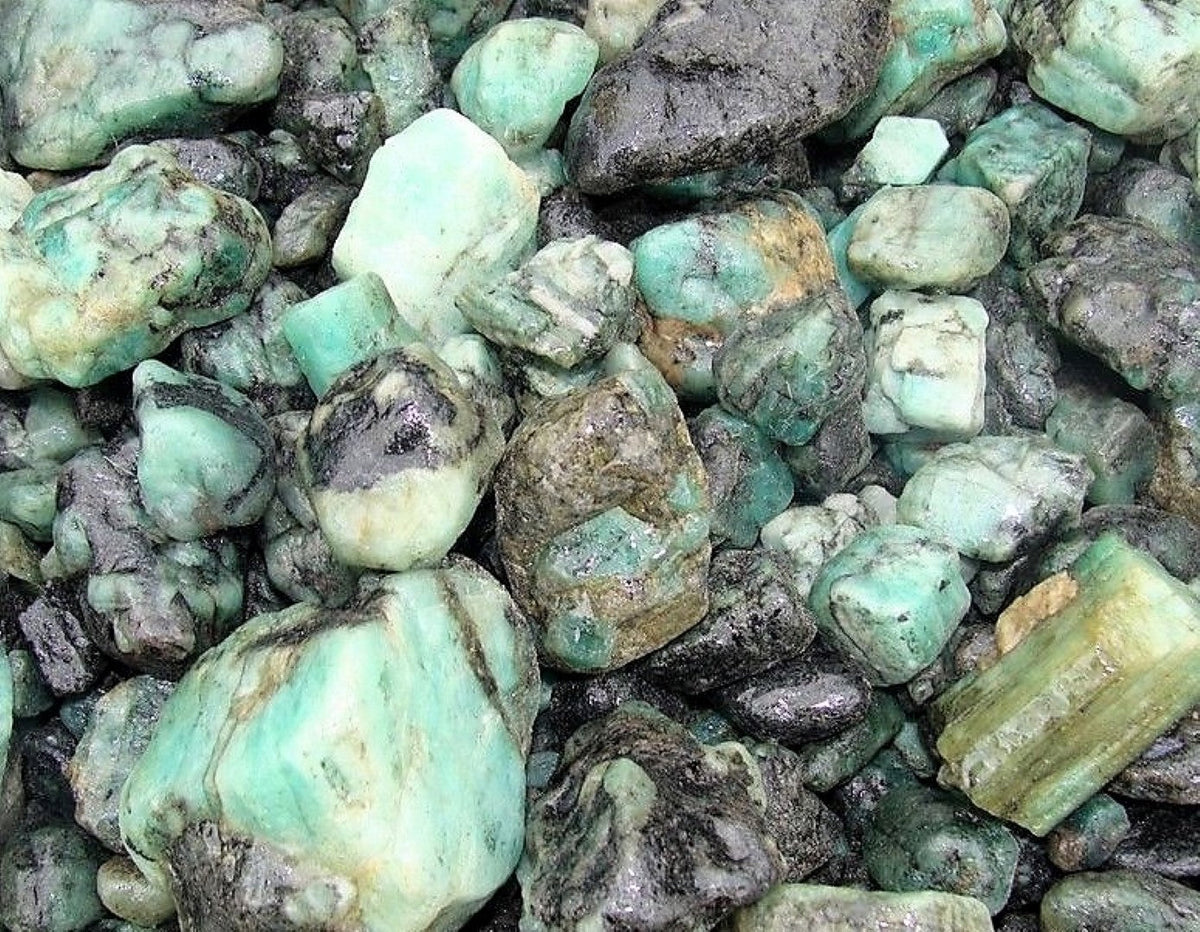 Emerald Rough Cut Raw Muzo Colombian Natural 500 Carats Bulk Lot