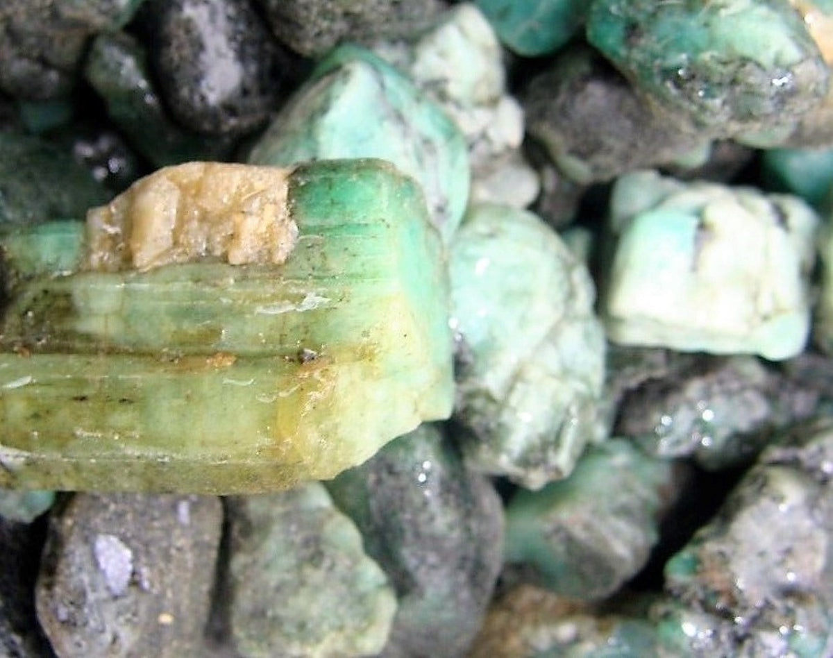 Emerald Rough Cut Raw Muzo Colombian Natural 500 Carats Bulk Lot