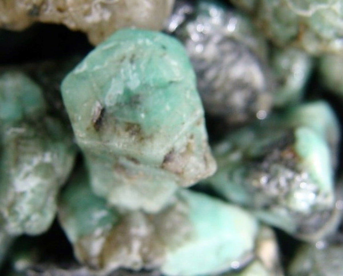 Emerald Rough Cut Raw Muzo Colombian Natural 500 Carats Bulk Lot