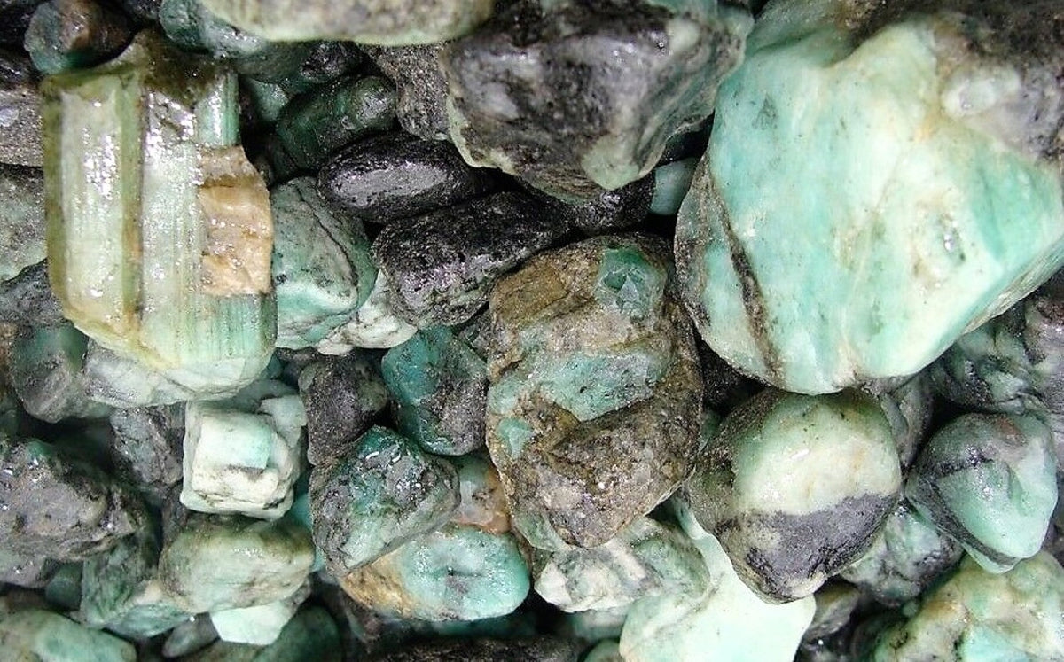 Emerald Rough Cut Muzo Colombia Natural Beryl 2000 Carats Bulk Lot