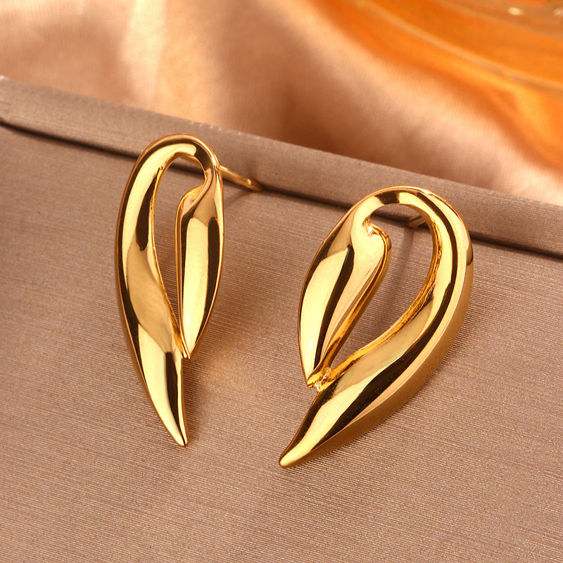 Retro Easy Matching Simple Titanium Steel Gold-plated Irregular Heart Maple Stud Earrings