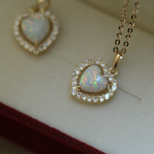 Women's Sier Gold-plated Exquisite Retro Gorgeous Imitation Opal Stone Love Necklaces