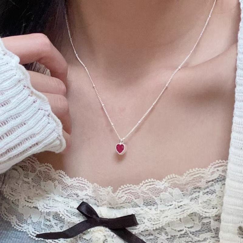 Mini Peach Heart Simple High Sense Red Corundum Love Gem Necklace