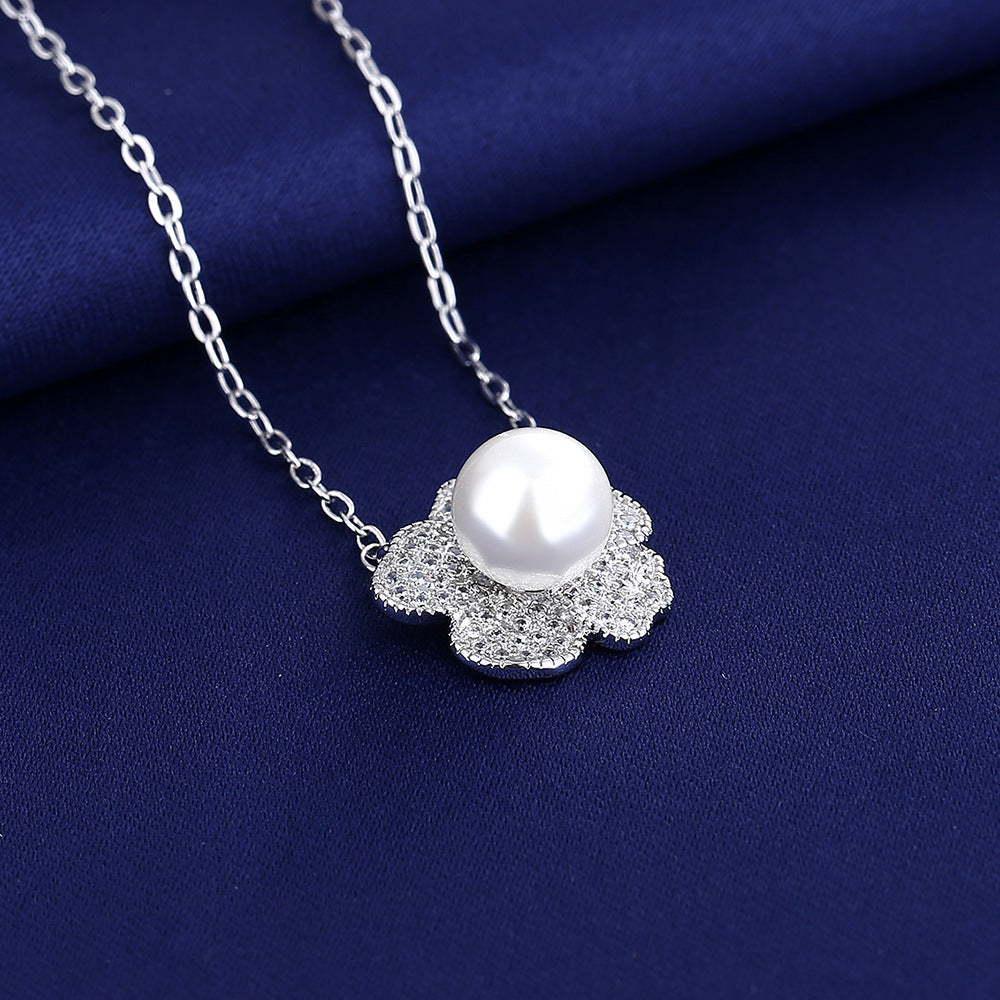 Pearl Flower Winter Full Diamond Niche Design Necklace