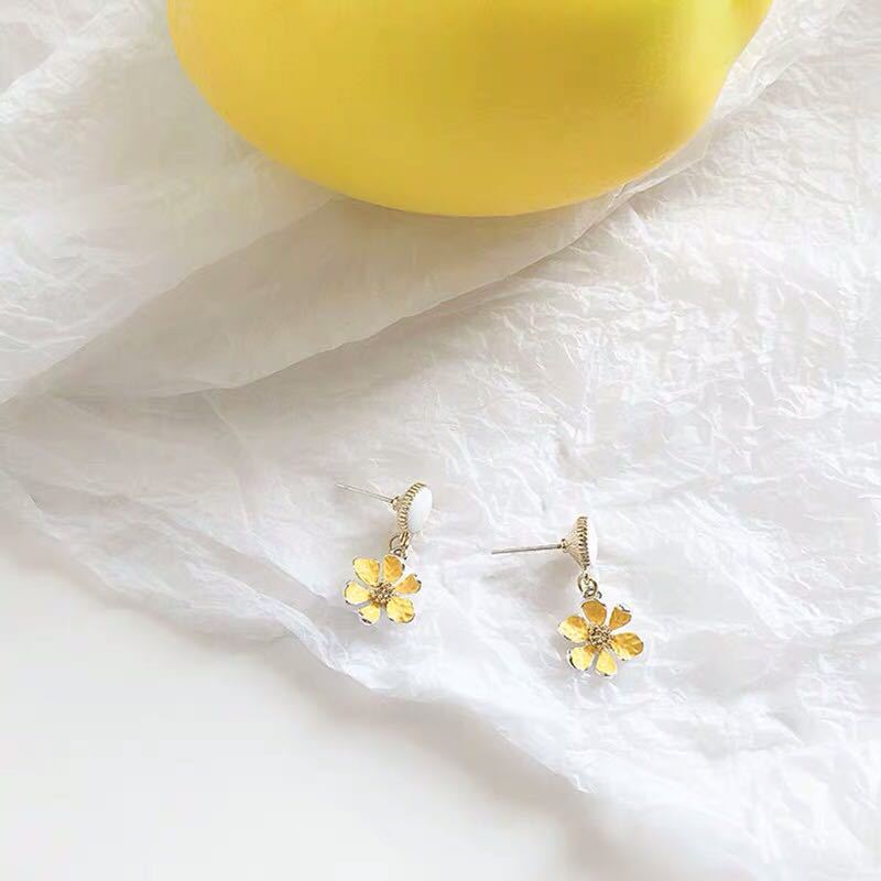 Women's Luxury Camellia Design Drip Glazed Flower Fashionable High-grade Earrings