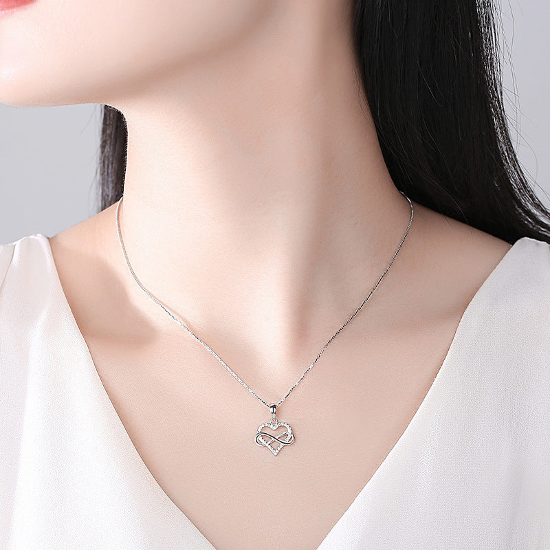 Women's Infinite Love Simple Heart-shaped Clavicle Necklaces