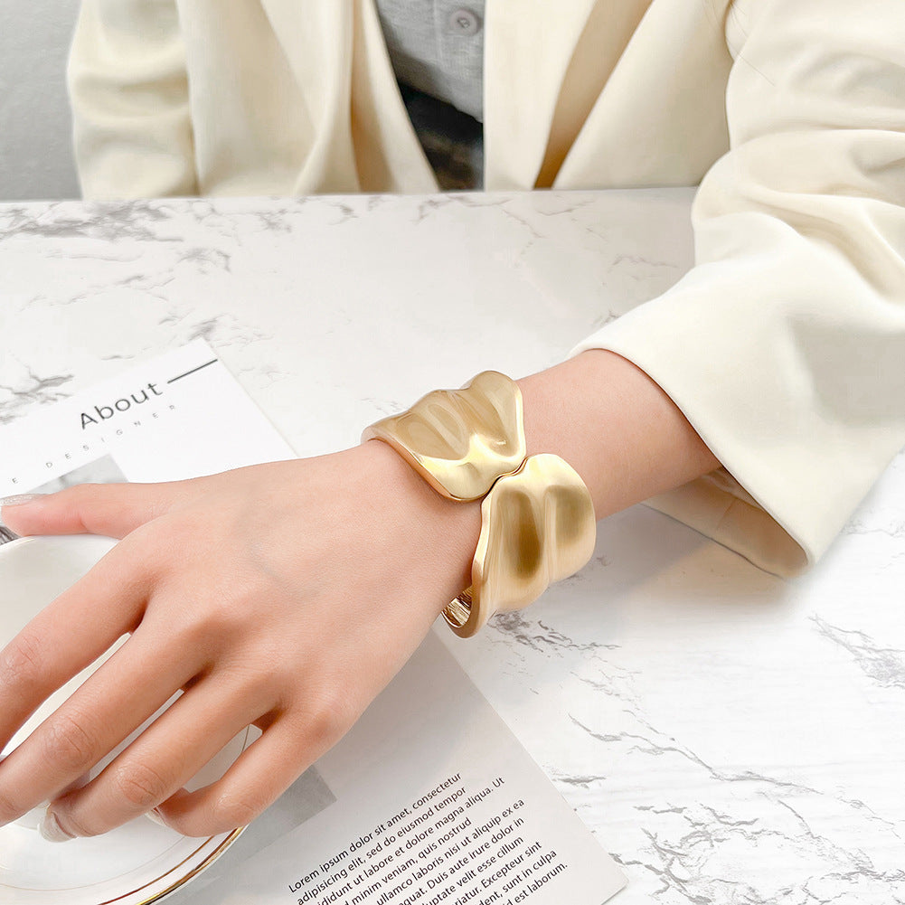 Women's Gold Alloy Electroplating Opening Does Not Bracelet