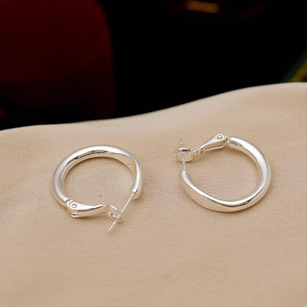 French Style Ear Light Luxury High Sense Beautiful Circle Clip Earrings