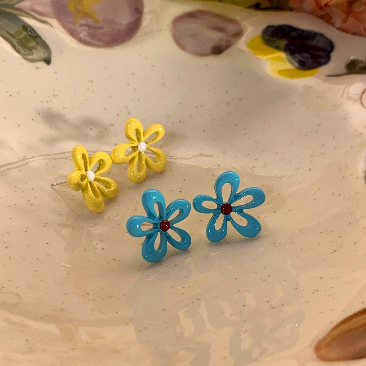 Women's Fresh Glaze Flowers Hollow Ear Fashion Temperament Minority Earrings
