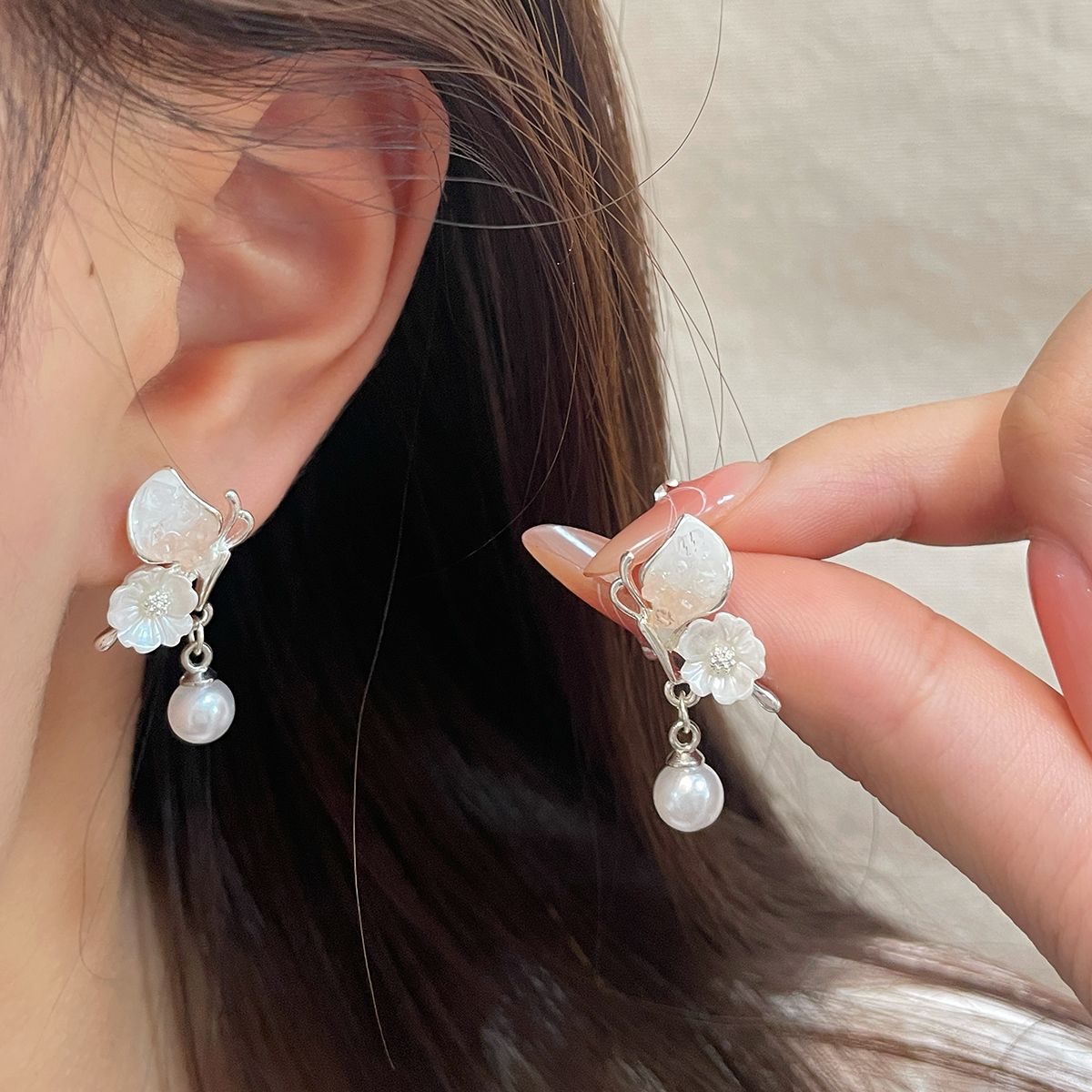Women's Gradient Crystal Bow Sier Needle Light Luxury Pearl Butterfly Earrings