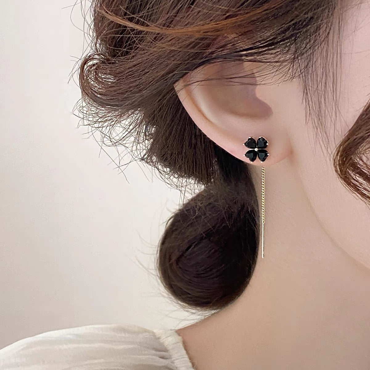 Black Clover Ear Lines Female Light Luxury Minority Design Sense Earrings