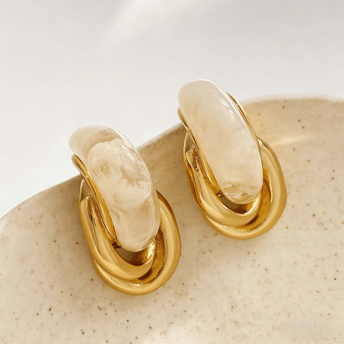 Women's Style Retro Metal Twist Niche Design Gentle Graceful High-grade Earrings