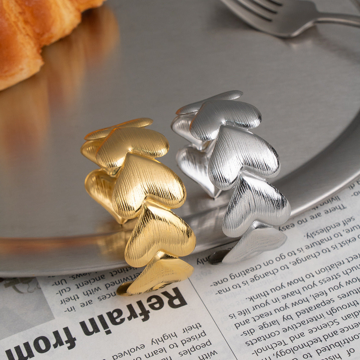 Stainless Steel Vacuum Gold-plated Heart-shaped Open-ended Bracelets