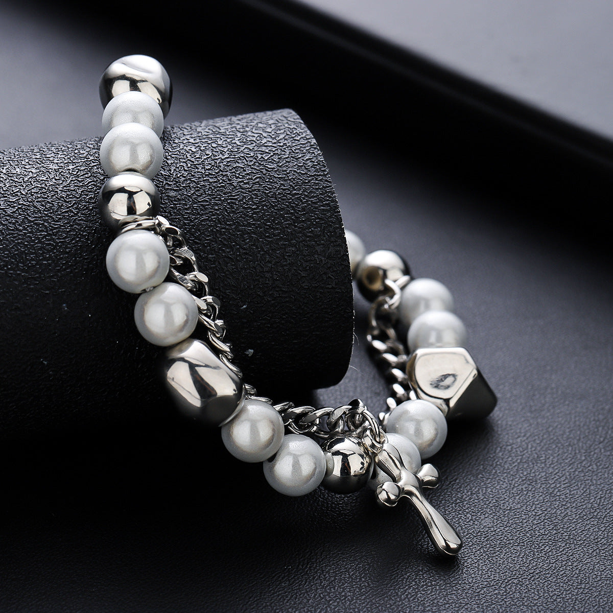 Women's & Men's Titanium Steel No Fading High-grade Versatile Affordable Bracelet