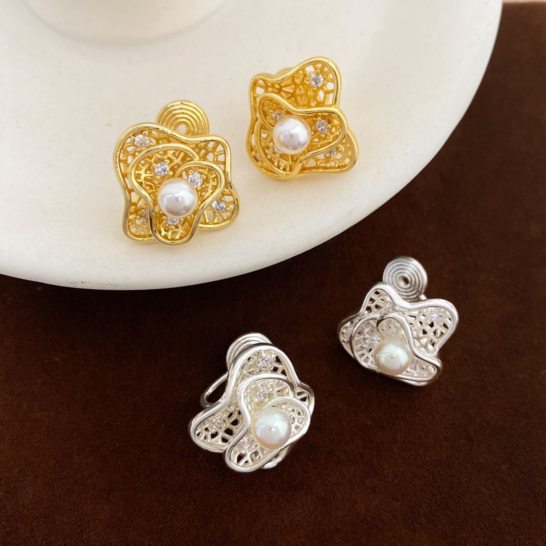 Design High-grade Micro Inlaid Zircon Hollow Classic Ear Clip