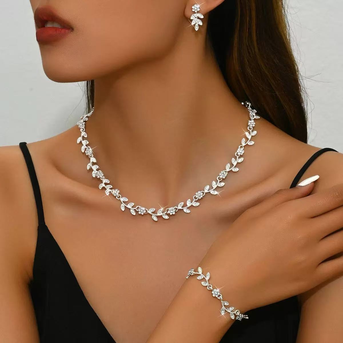 Fashion Niche Design Flower Light Luxury Earrings