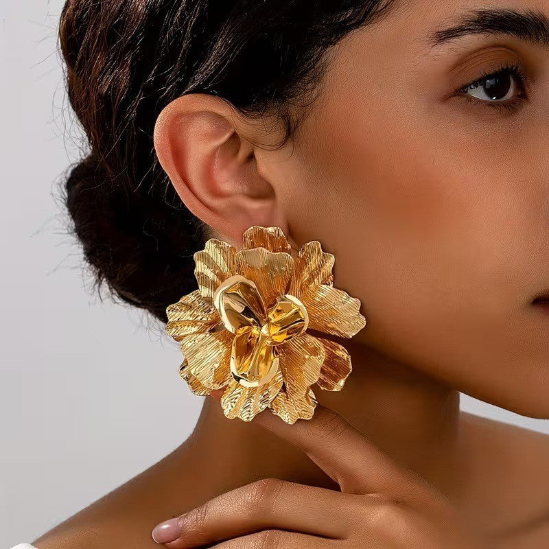 Women's Retro Gold Camellia For Temperamental Minority Rings