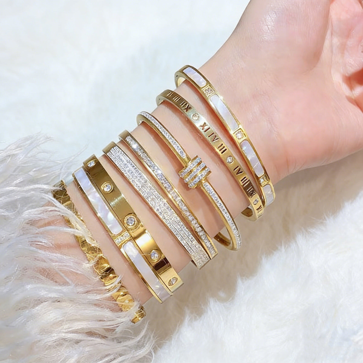High-grade Gold Titanium Steel Female Couple Simple Light Bracelets