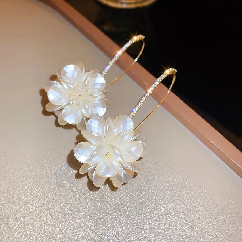 Women's Flower Pearl French Retro Cluster Ear Hook Versatile High-grade Light Earrings