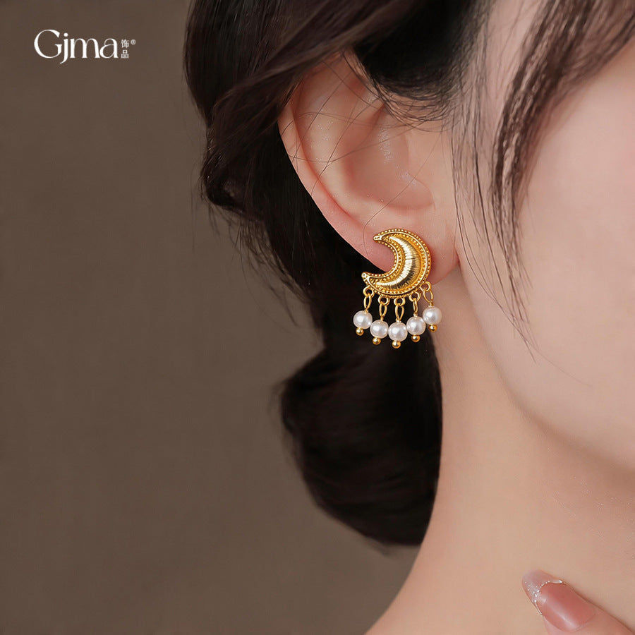 Graceful Fashionable High-grade Moon Pearl Female Stud Earrings