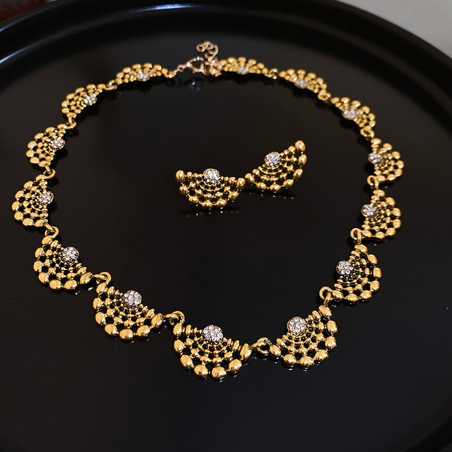 Studded Hollow Round Medieval Personality Fashion Suit Light Luxury Necklaces