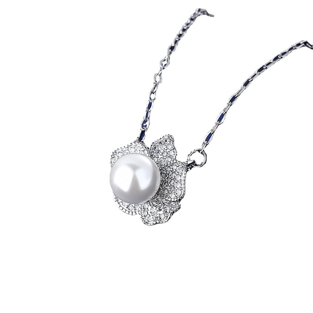 Pearl Flower Winter Full Diamond Niche Design Necklace